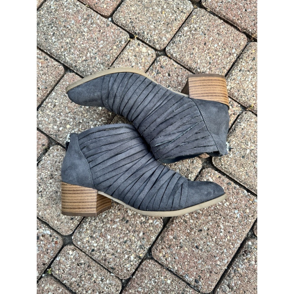 Fergalicious Iggy Ankle Bootie suede grey size 6 Fall Trendy - Picture 3 of 8